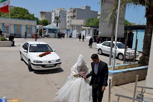 حضور دانشجوی بوشهری با لباس عروسی در جلسه امتحان + تصاویر