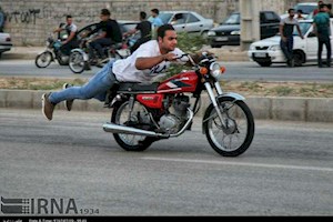 حرکات نمایشی موتور سواران در خیابان ها و معابر شهر بوشهر
