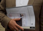در ساعات اولیه ثبت نام و پس از تجدید میثاق با شهدا:  روح الله نصرتی برای انتخابات شورای اسلامی شهر بوشهر ثبت نام کرد