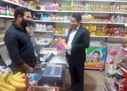 به همت رییس اتحادیه صنف لبنیات شهرستان دشتستان؛  دستکش های بهداشتی رایگان در اختیار فروشندگان قرار گرفت+تصاویر