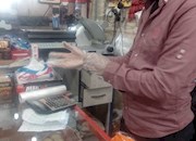 به همت رییس اتحادیه صنف لبنیات شهرستان دشتستان؛  دستکش های بهداشتی رایگان در اختیار فروشندگان قرار گرفت+تصاویر