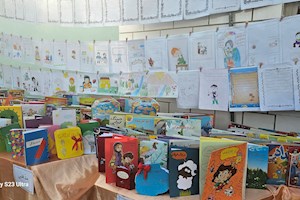 به مناسبت هفته کتاب و کتابخوانی، نمایشگاه کتاب دانش آموزان دبستان آرمان افتتاح شد+ تصاویر