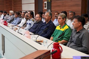 به مناسبت روز کارگر؛ شهردار برازجان در نشست با کارگران از آن ها تجلیل کرد