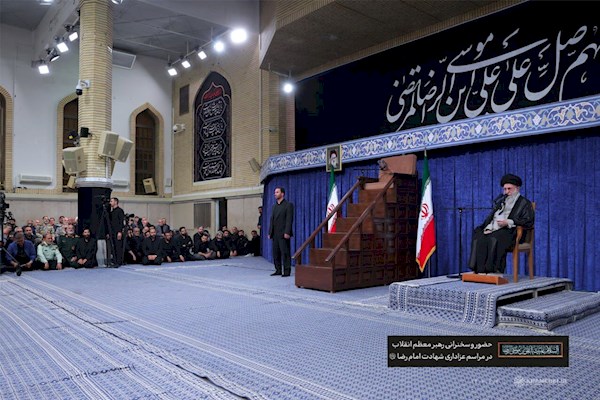 رهبر انقلاب: باید از خدمتگزاران کشور بویژه رئیس جمهور پرکار و پرتلاش حمایت شود