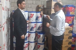 کشف انبار احتکار روغن موتور در دشتی