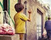 خانواده‌های نیازمند شهرستان دیّر از نذورات قربانی بهره مند شدند