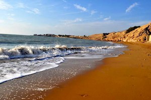 سواحل و فراساحل استان مواج و متلاطم است
