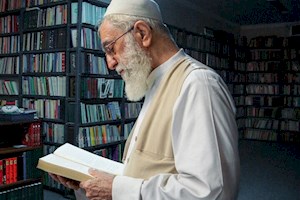 روایت یک عمر انس با کتاب/ آخرین کتابی که رهبر شهید، در نمایشگاه کتاب مطالعه کرد
