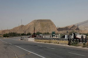 ایمن‌سازی راه‌های بوشهر شتاب گرفت؛ اجرای حفاظ بتنی و خط‌کشی جاده‌ها