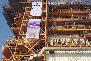 آغاز بارگیری سکوی مسکونی 2500 تنی میدان رشادت از صدرا بوشهر