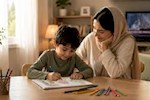 چگونه در عصر «نمایشگرها»، کودکان را با کاغذ آشتی دهیم؟